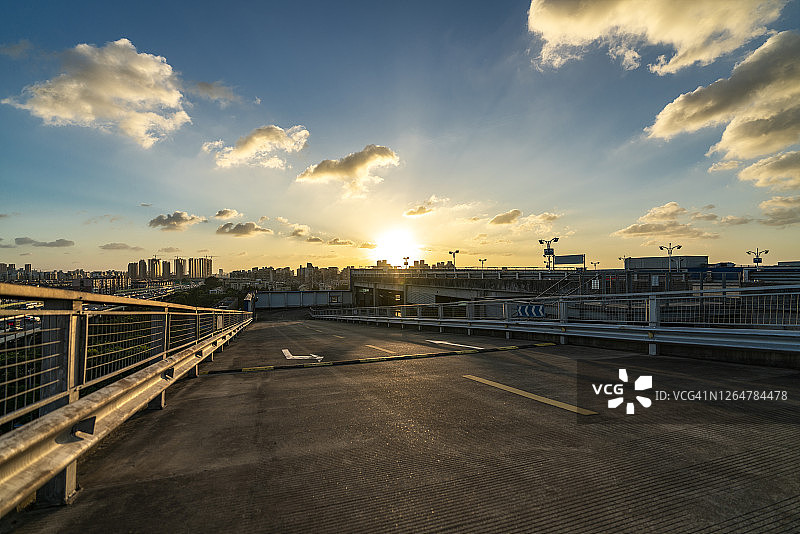 停车场坡道图片素材