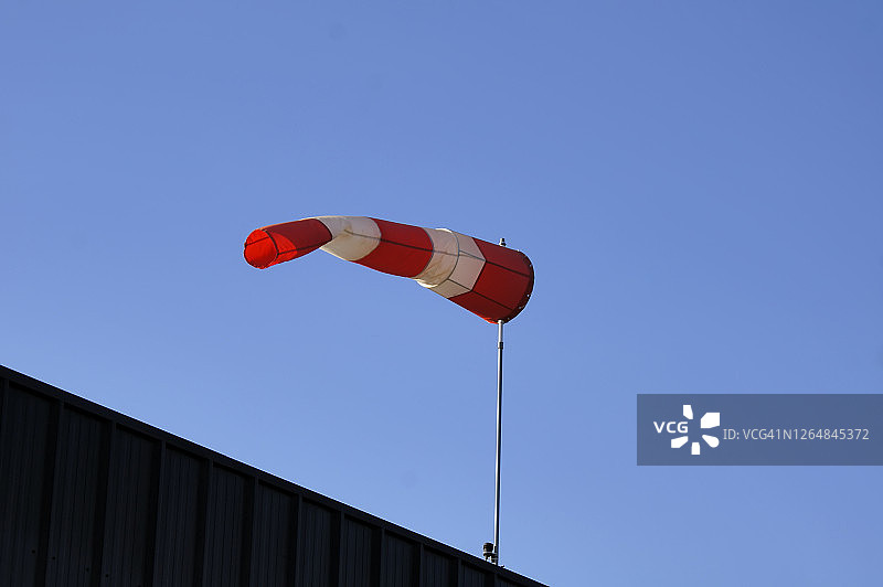 风向标：强风图片素材