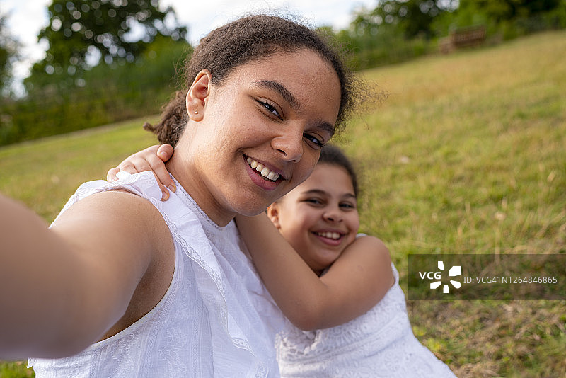 姐妹自拍图片素材