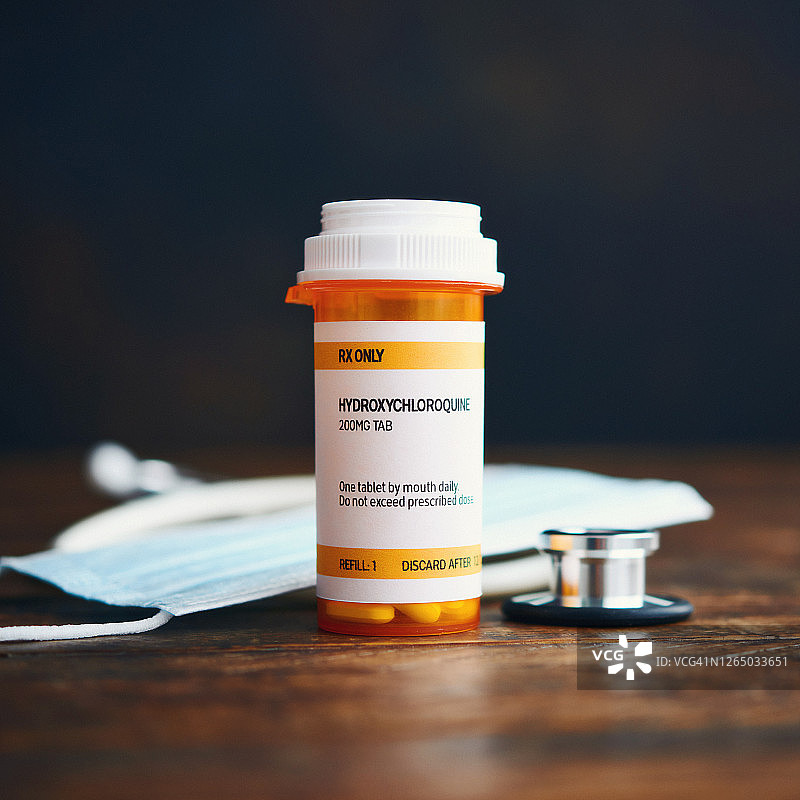 听诊器、口罩与羟氯喹磷酸盐处方药图片素材