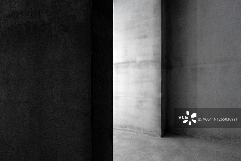 一面墙被光照亮图片素材