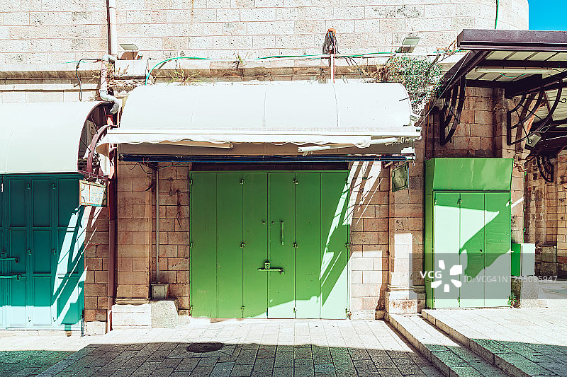 耶路撒冷老城集市中暂停营业的商店图片素材