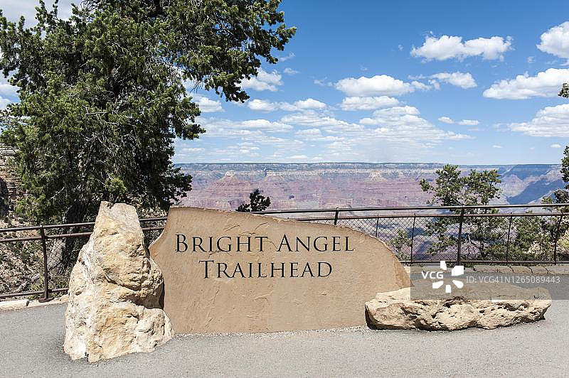 科罗拉多高原大峡谷国家公园的起点：明亮天使小径标志，亚利桑那州，美国图片素材