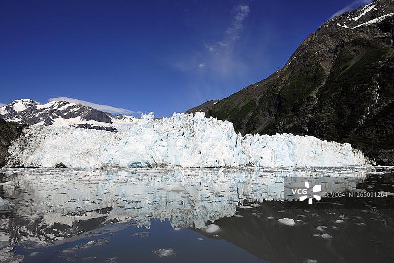 美国阿拉斯加州哈里曼峡湾的潮汐冰川，威廉王子湾图片素材