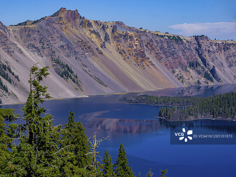 火山口湖的拉奥岩图片素材