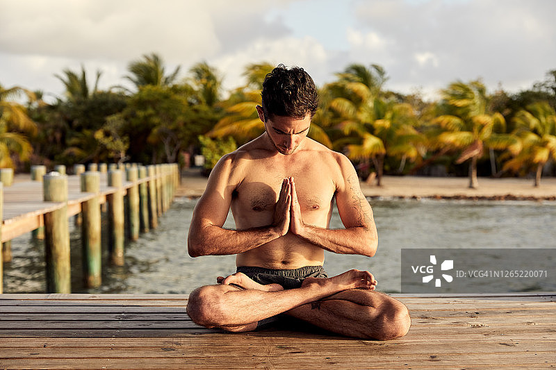 伯利兹的早晨瑜伽图片素材