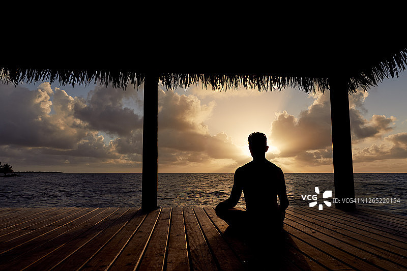 伯利兹的早晨瑜伽图片素材