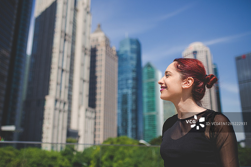 这场冒险让她充满平静和兴奋图片素材