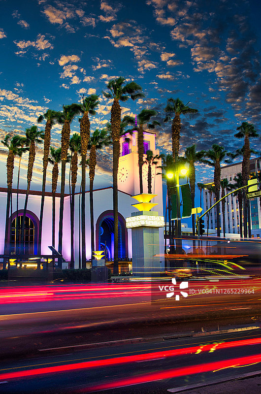 黄昏下的联合车站图片素材