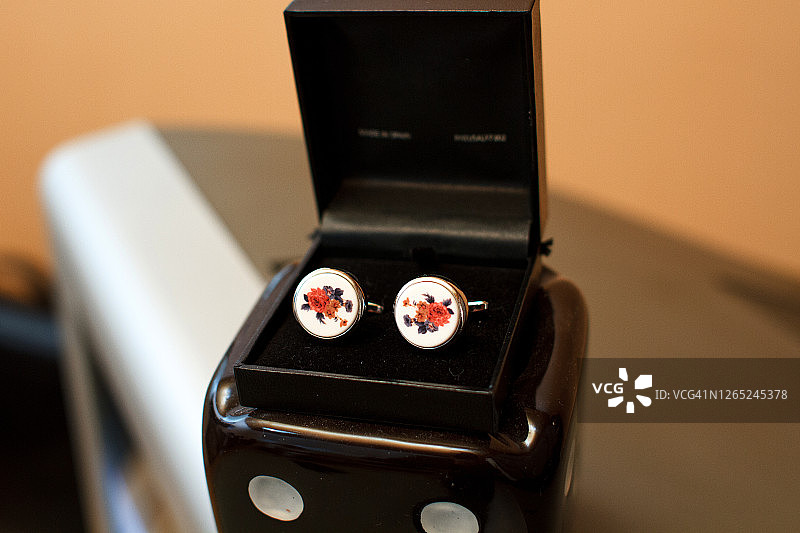 男士花卉袖扣图片素材