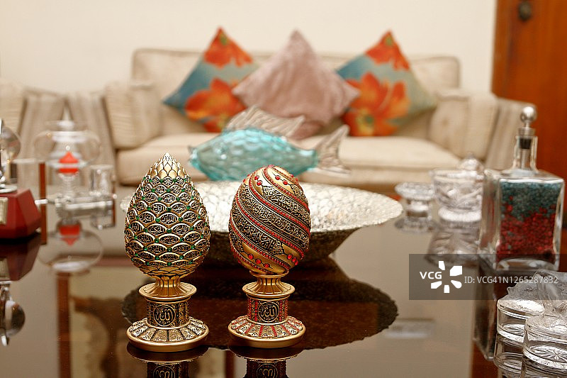 用水晶和其他贵重物品装饰的房间图片素材