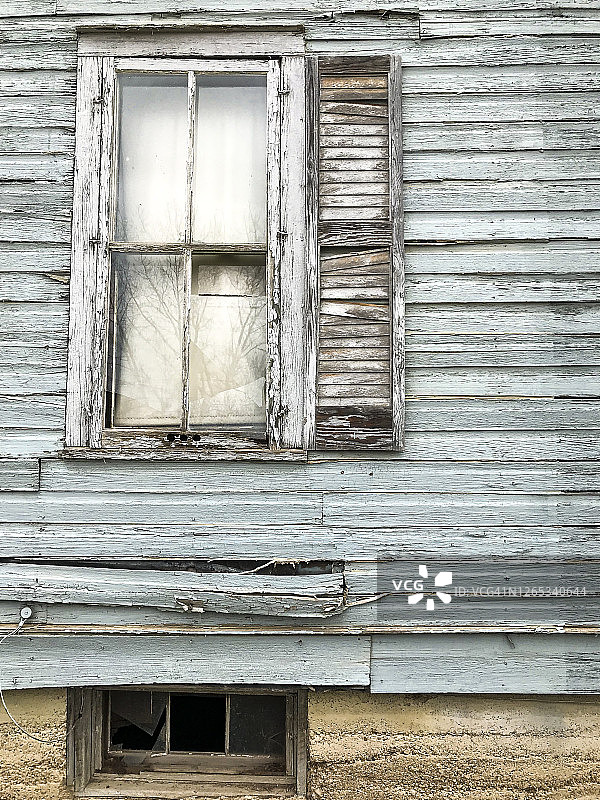 老式窗户和百叶窗图片素材