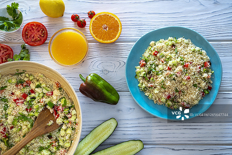 中东素食塔布勒库斯库斯沙拉食谱图片素材