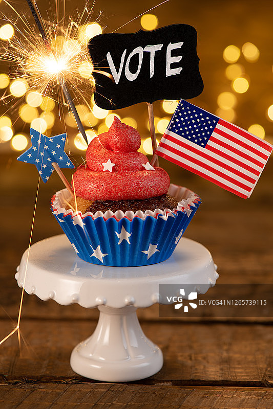 带有文字投票的爱国主义美国纸杯蛋糕图片素材