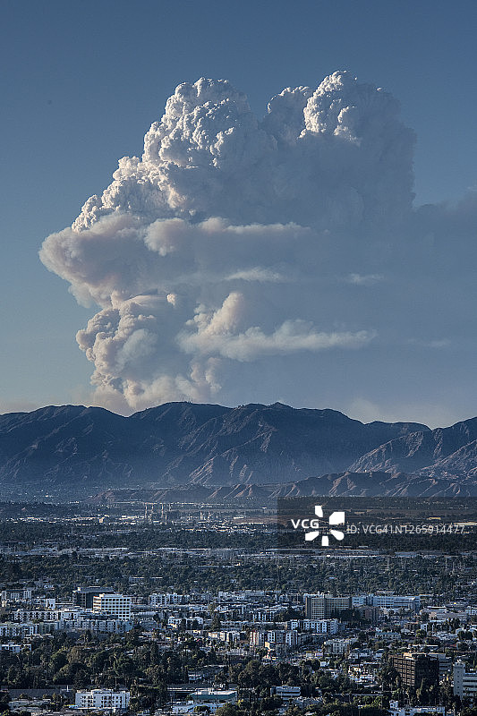 安吉利斯国家森林湖泊火灾图片素材