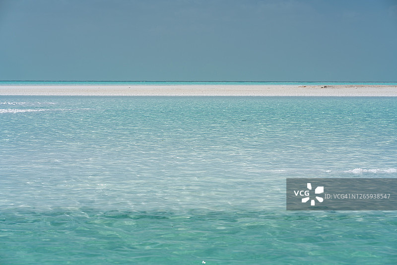 清澈的湖泊图片素材