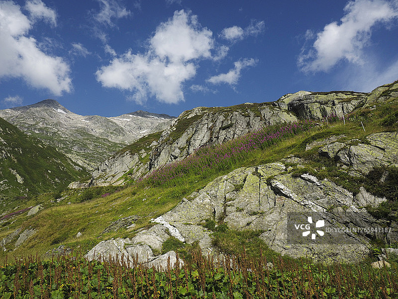 卡马德拉山谷莱蓬廷阿尔卑斯山脉的乌菲耶恩山景色图片素材