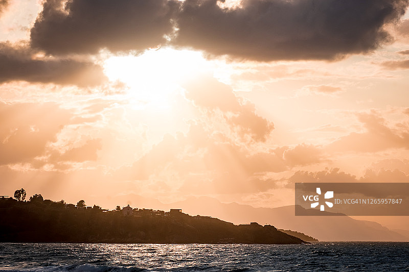 切法卢，西西里岛日落时分美丽的海景和云彩图片素材