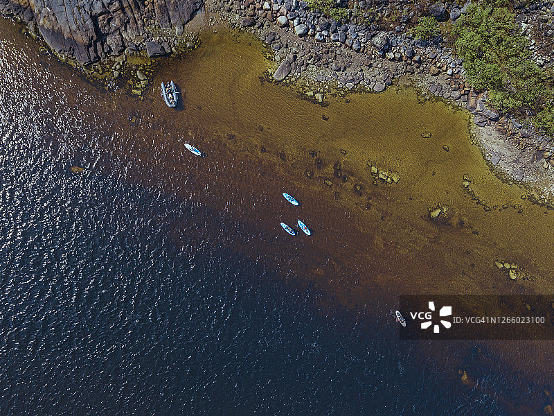 俄罗斯摩尔曼斯克州捷里别尔卡河桨板冲浪航拍图片素材