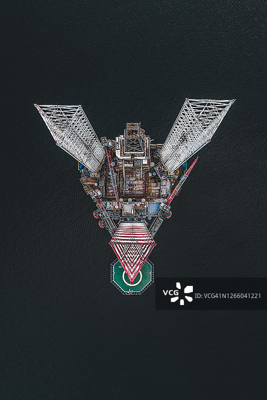 英国苏格兰克罗默蒂湾石油钻井平台的航拍图像图片素材