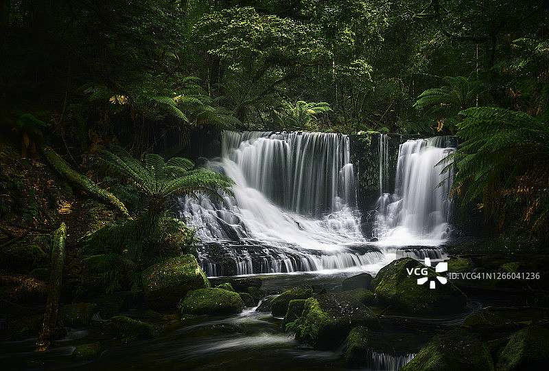 塔斯马尼亚菲尔德山国家公园马蹄瀑布图片素材