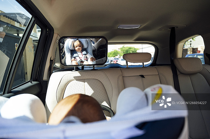 车内幼儿坐儿童座椅肖像图片素材