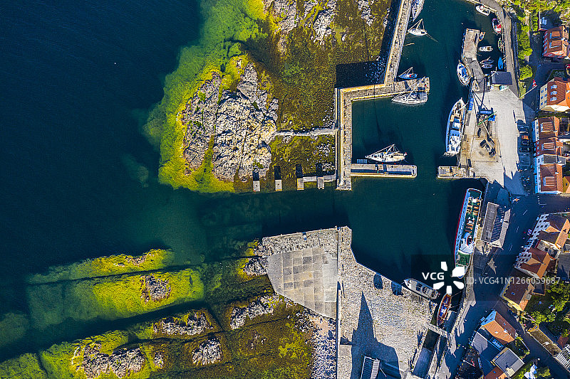 丹麦博恩霍尔姆岛古特海姆市镇城镇和港口图片素材