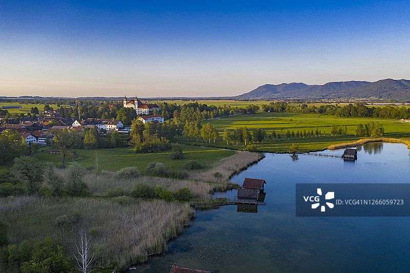 德国巴伐利亚州：科赫尔湖畔的施莱尔多夫图片素材