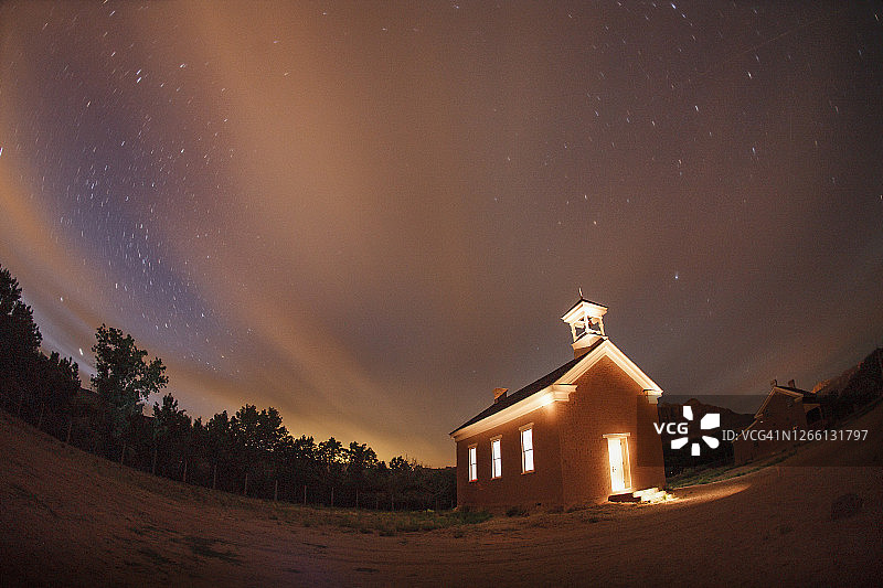布奇·卡西迪和圣丹斯小子著名教堂的午夜图片素材