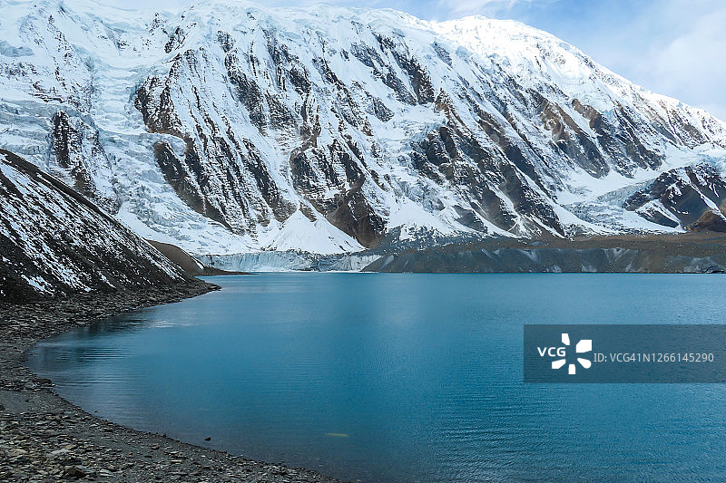 喜马拉雅山脉的蒂利乔湖全景图片素材