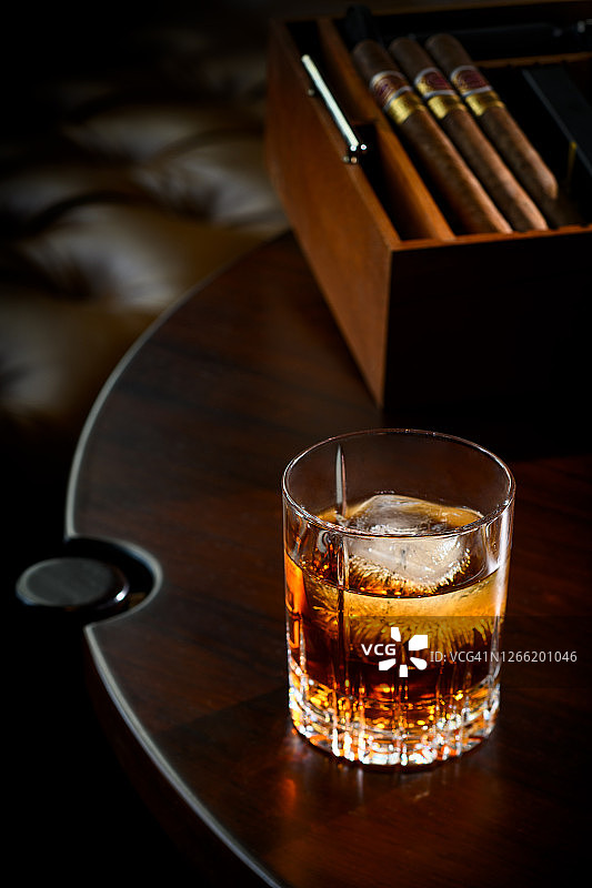 雪茄和威士忌图片素材