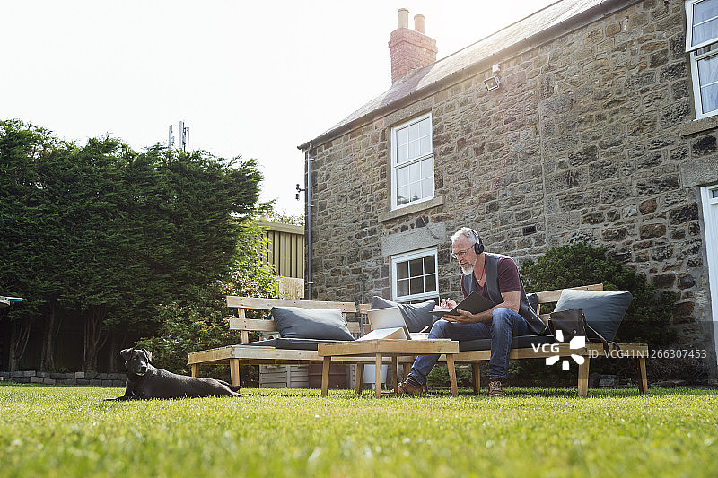 通过视频通话分享想法图片素材