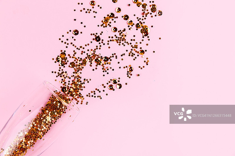 金色闪光庆祝新年香槟背景（粉色，竖版）图片素材