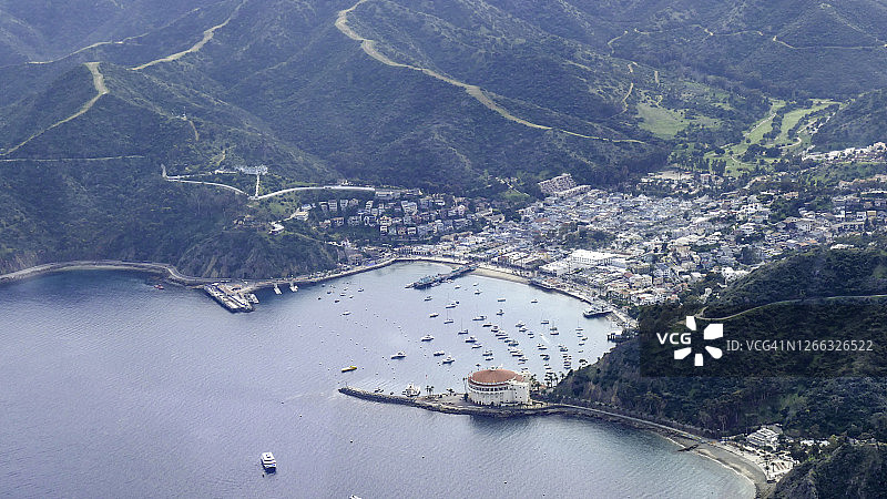 卡塔利娜岛阿瓦隆镇和阿瓦隆湾图片素材