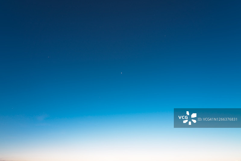 夜晚天空的渐变色图片素材