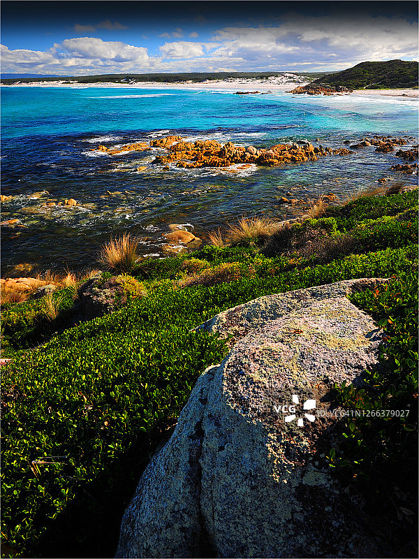 澳大利亚塔斯马尼亚州圣海伦斯附近的沿海地区图片素材