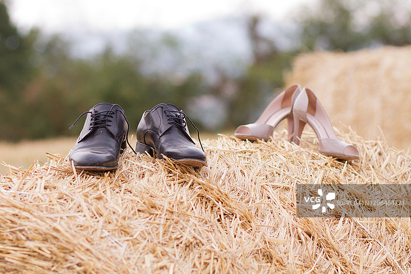 新郎和新娘的结婚礼鞋图片素材