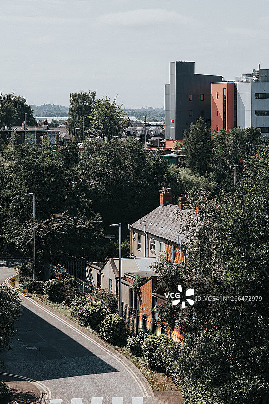 城市景观中的街道和房屋图片素材