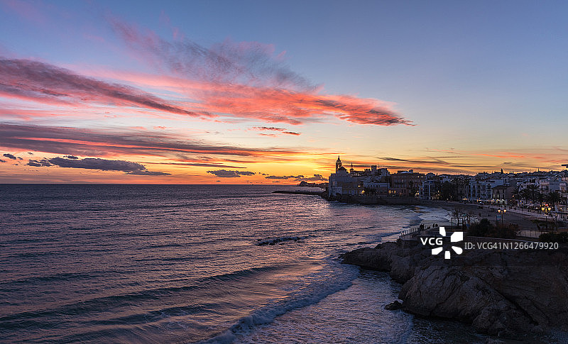 西班牙加泰罗尼亚锡切斯日落后图片素材