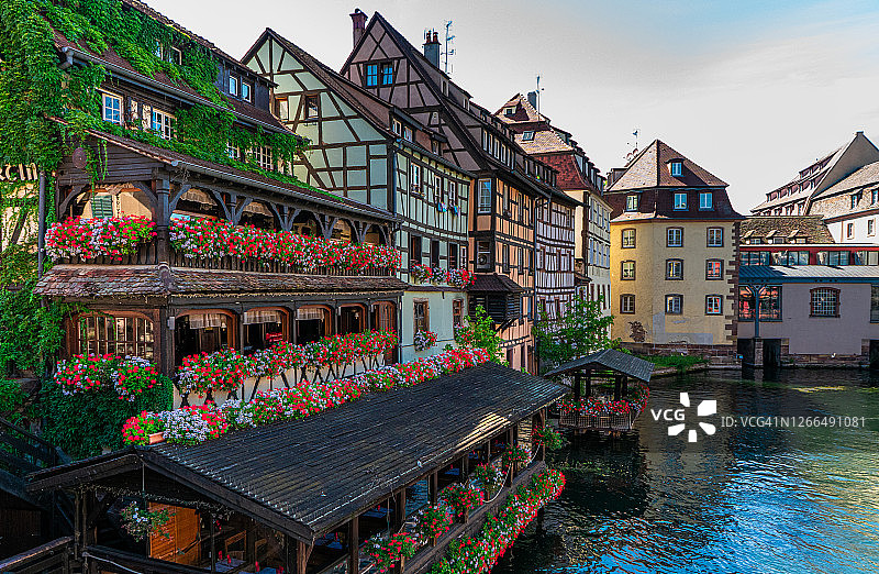 斯特拉斯堡小法兰西传统半木结构房屋图片素材