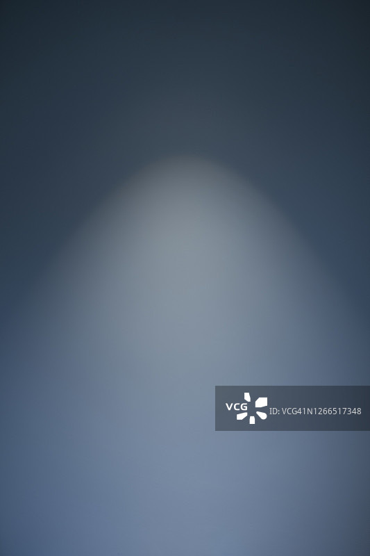 墙上的灯影图片素材