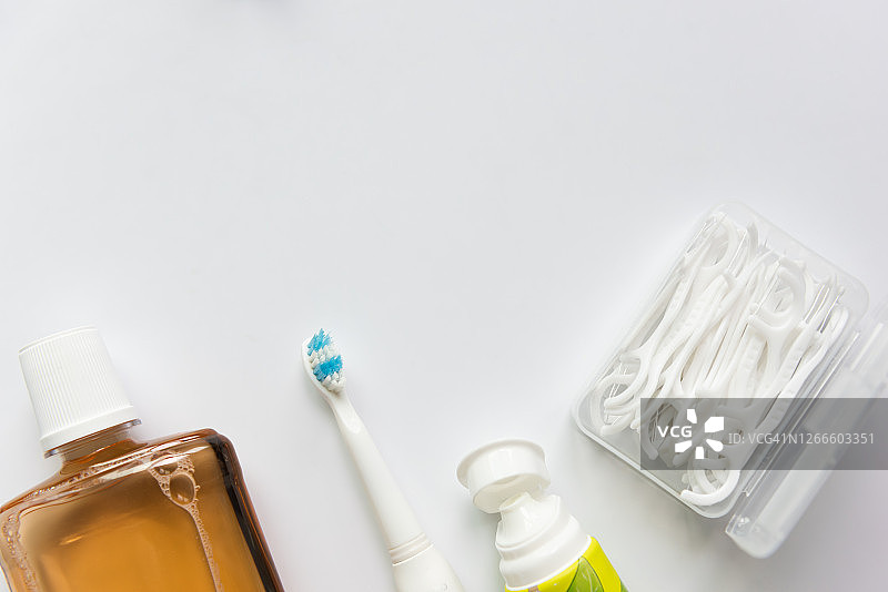 口腔卫生背景素材：牙刷、牙线、漱口水图片素材