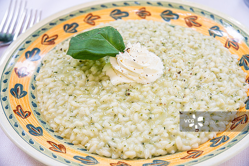 罗勒羊乳酪烩饭图片素材