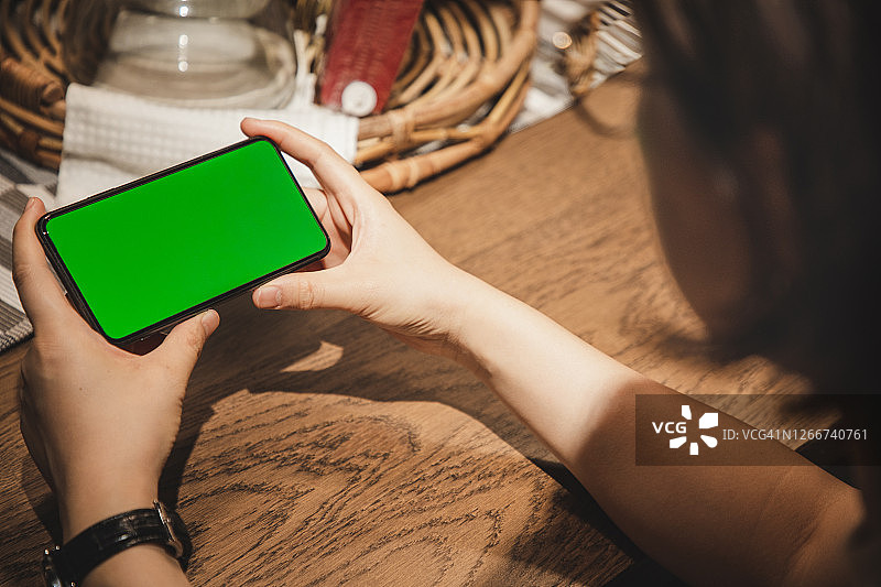 使用色度键的亚洲女人图片素材