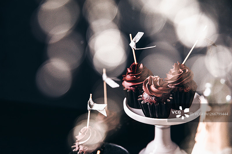 美味的巧克力纸杯蛋糕图片素材