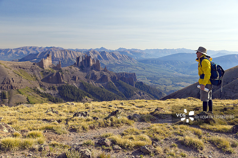 登山徒步者和露营者图片素材
