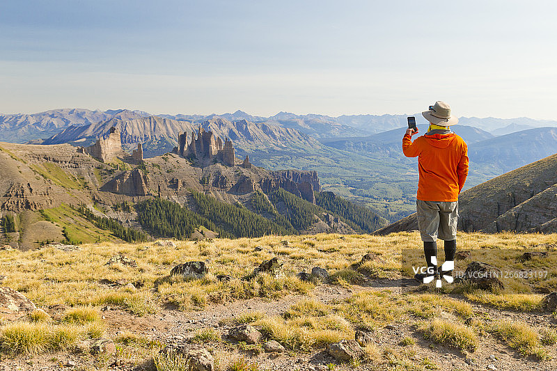 登山徒步者和露营者图片素材