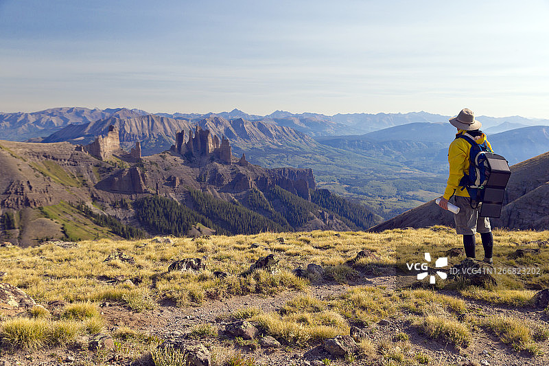 登山徒步者和露营者图片素材