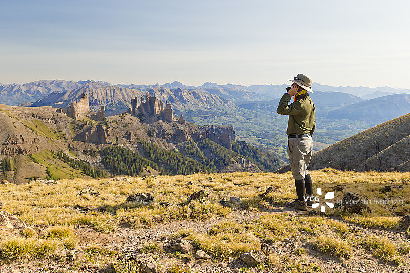 登山徒步者和露营者图片素材