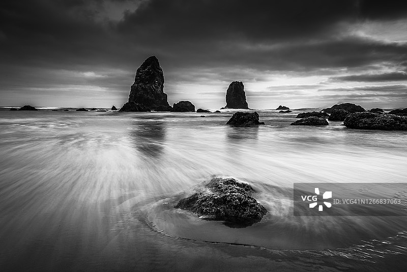 炮弹海滩日落图片素材